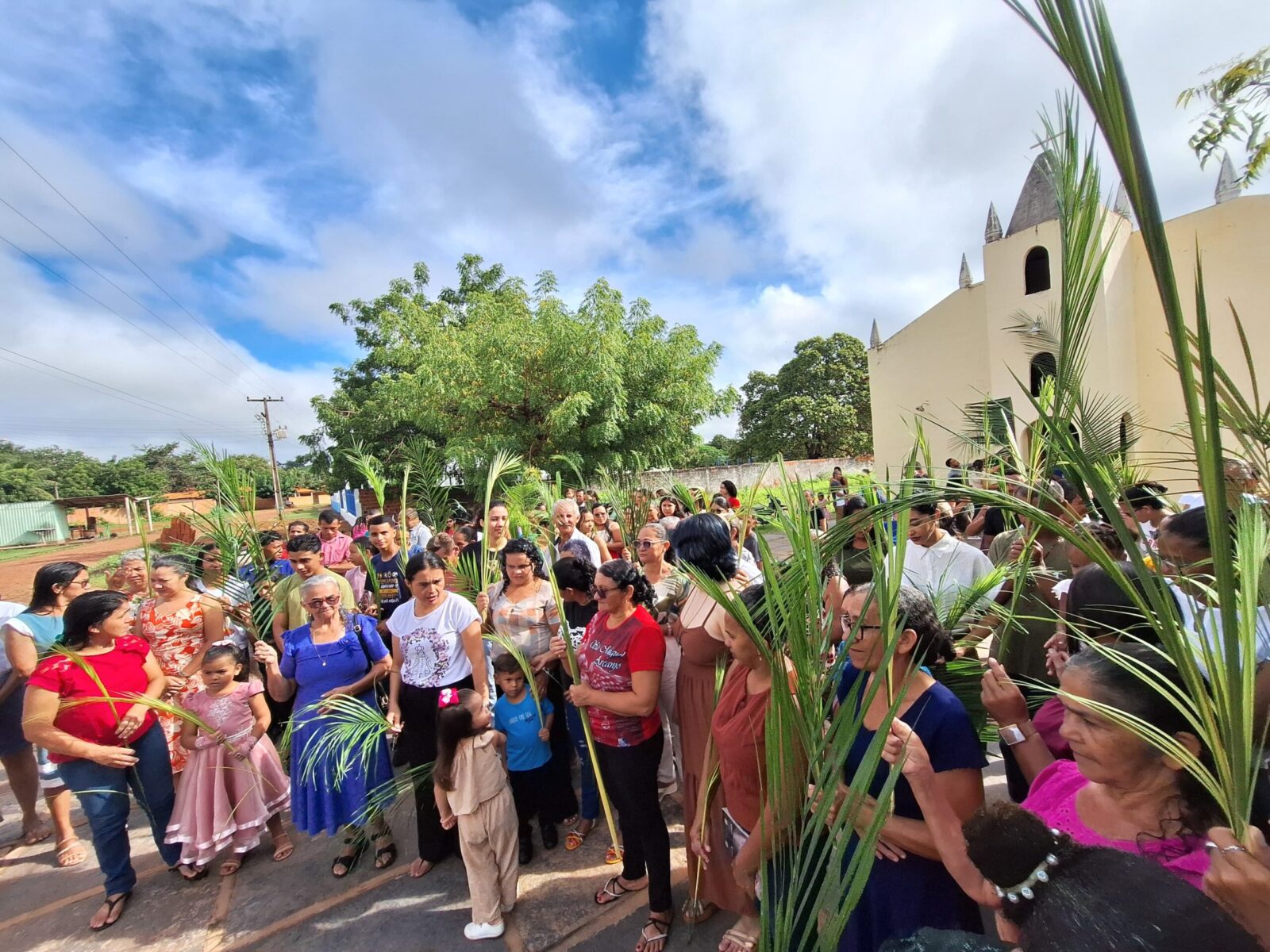 Semana Santa começa com missa do Domingo de Ramos em Caraíbas