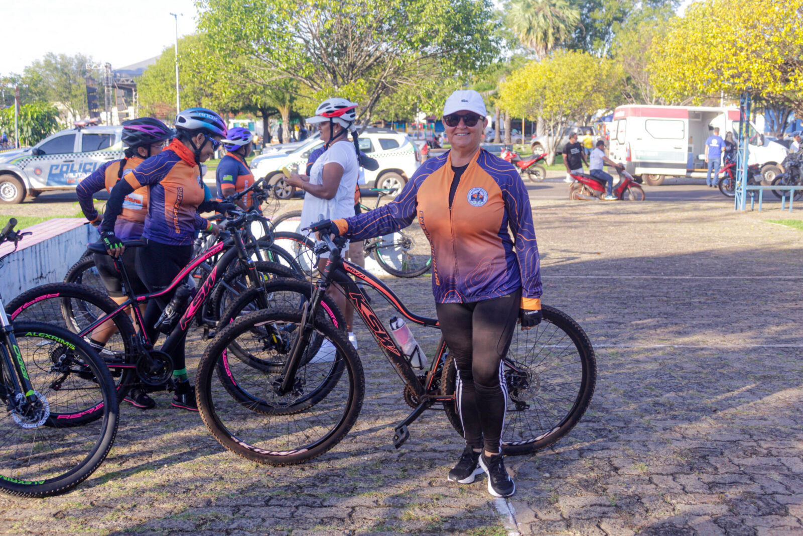 Batalhense de 54 anos compete no ciclismo Monark e vira inspiração