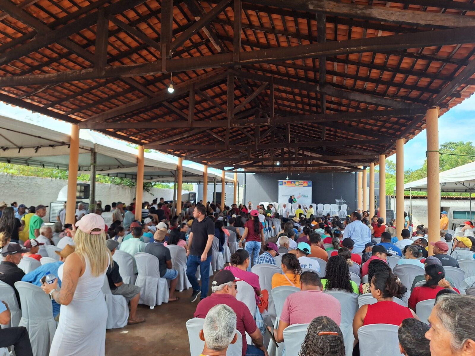 Mais de 900 títulos de terra são entregues a famílias da zona rural de Batalha