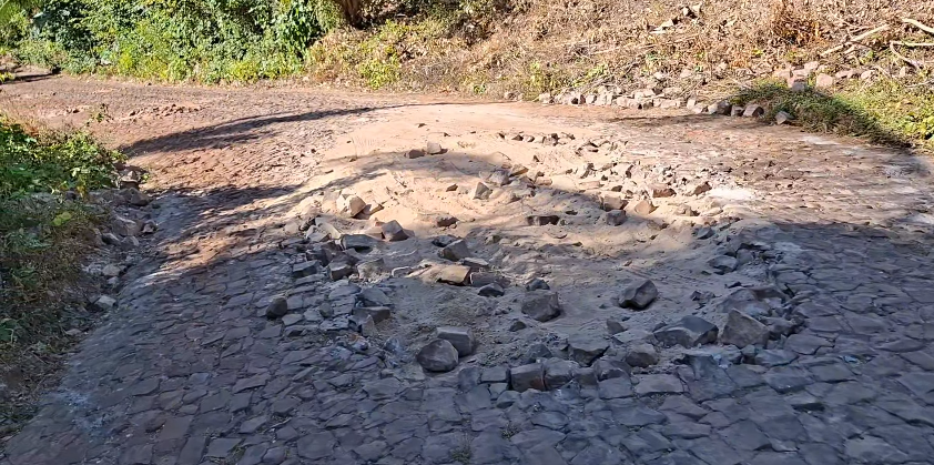 Problema crônico na ladeira dos Grossos coloca em risco pedestres e motoristas