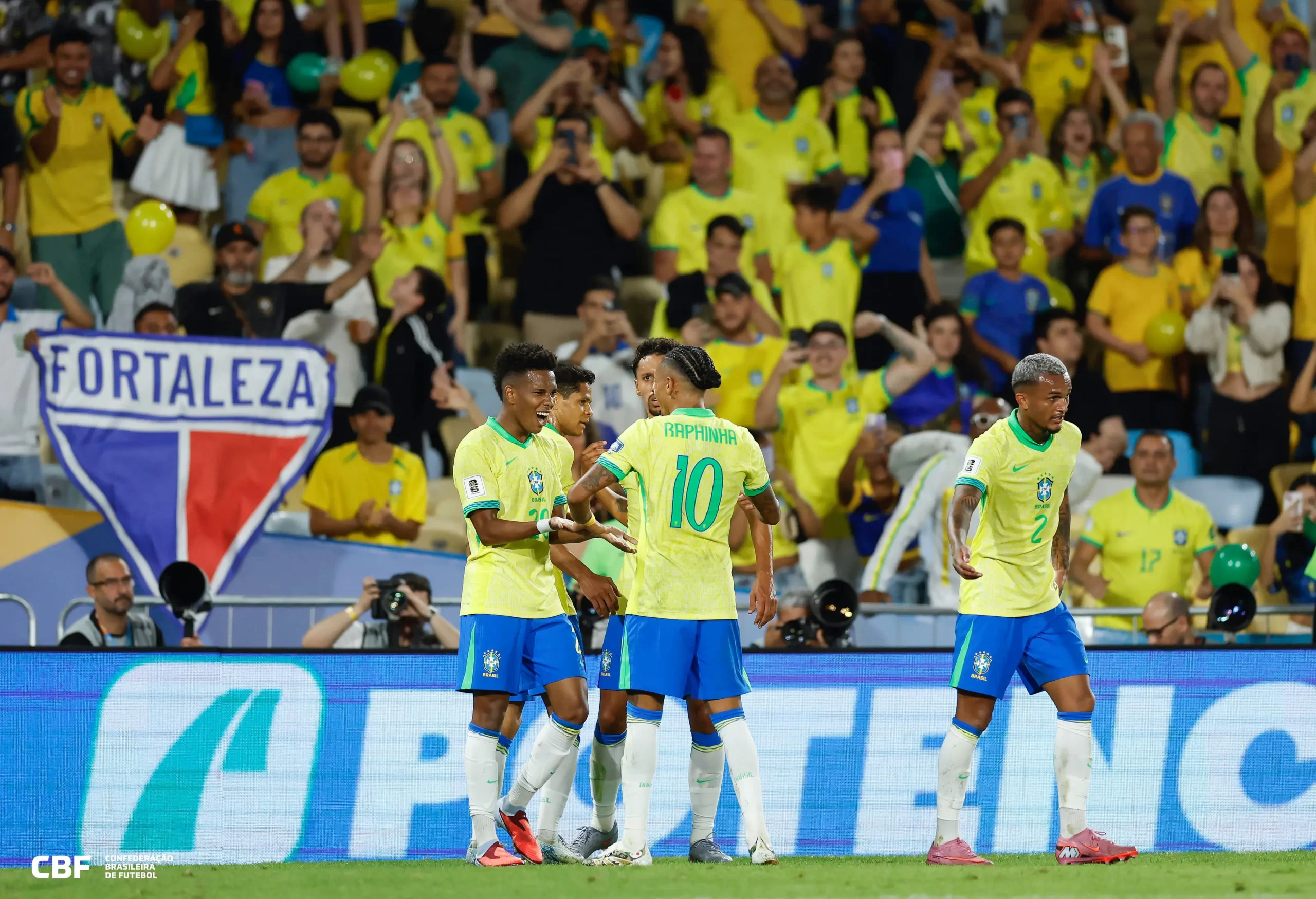Brasil vence Chile por 3 a 0 no Maracanã e sobe para segundo nas Eliminatórias