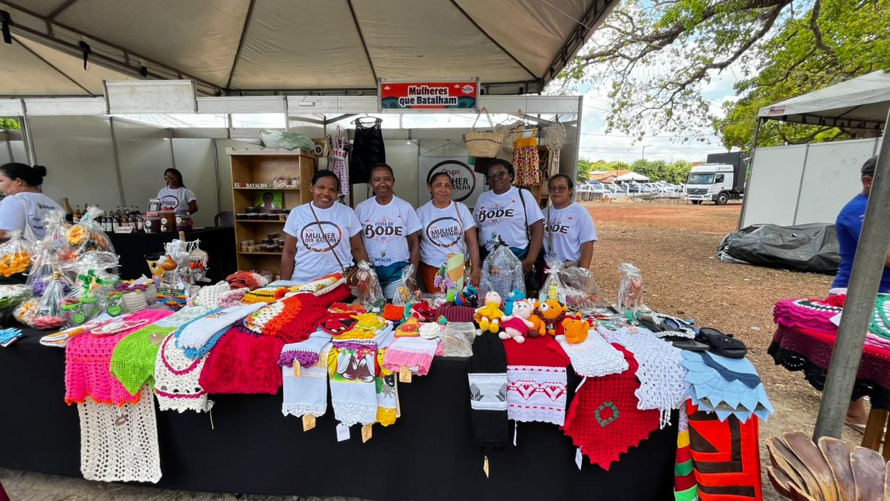 Artesãs do projeto Mulheres que Batalham ganham visibilidade em estande especial na Festa do Bode