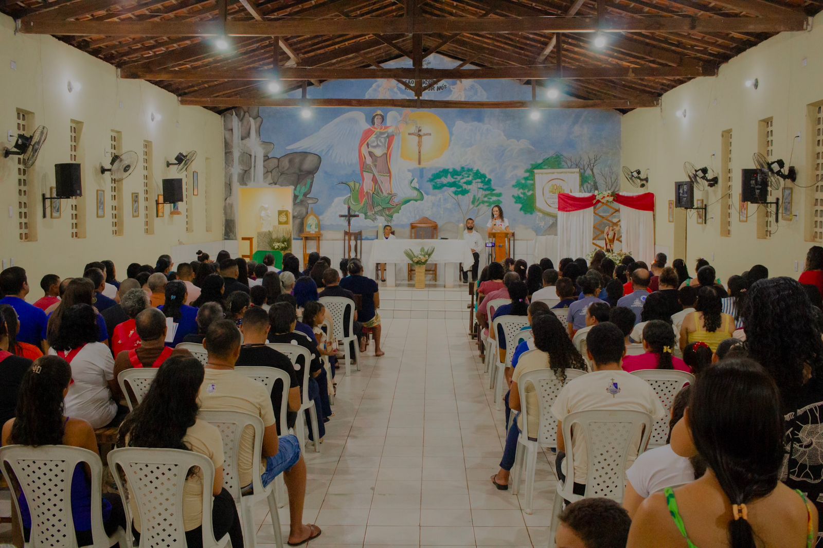 Primeira noite do novenário de São Miguel Arcanjo reúne fiéis e comunidades convidadas