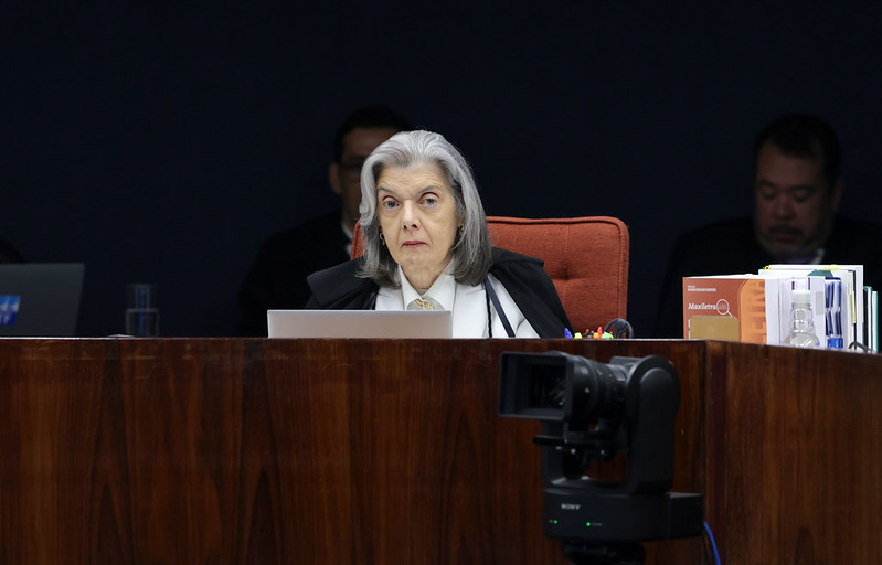 Ao vivo: Julgamento por tentativa de golpe inicia com voto de Cármen Lúcia