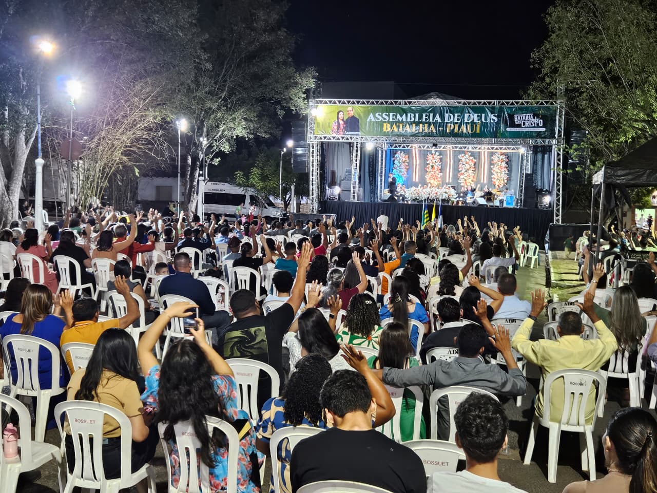 Primeira noite do evento “Batalha para Cristo” reúne fiéis na Praça da Matriz em Batalha
