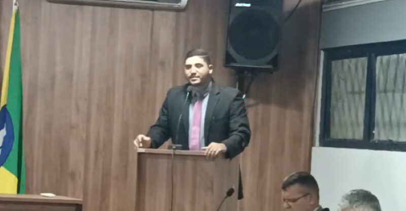 Kauan Moraes cobra atenção a requerimentos sobre estradas e critica secretário
