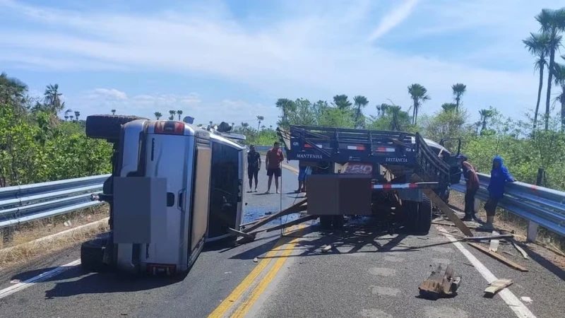 Caminhoneiro morre após colisão frontal e incêndio na PI-115, no Norte do Piauí