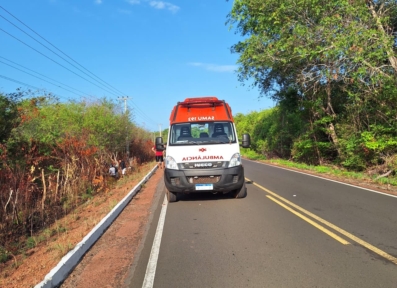 Motociclista sofre acidente na PI-110 em Batalha e é socorrido pelo SAMU
