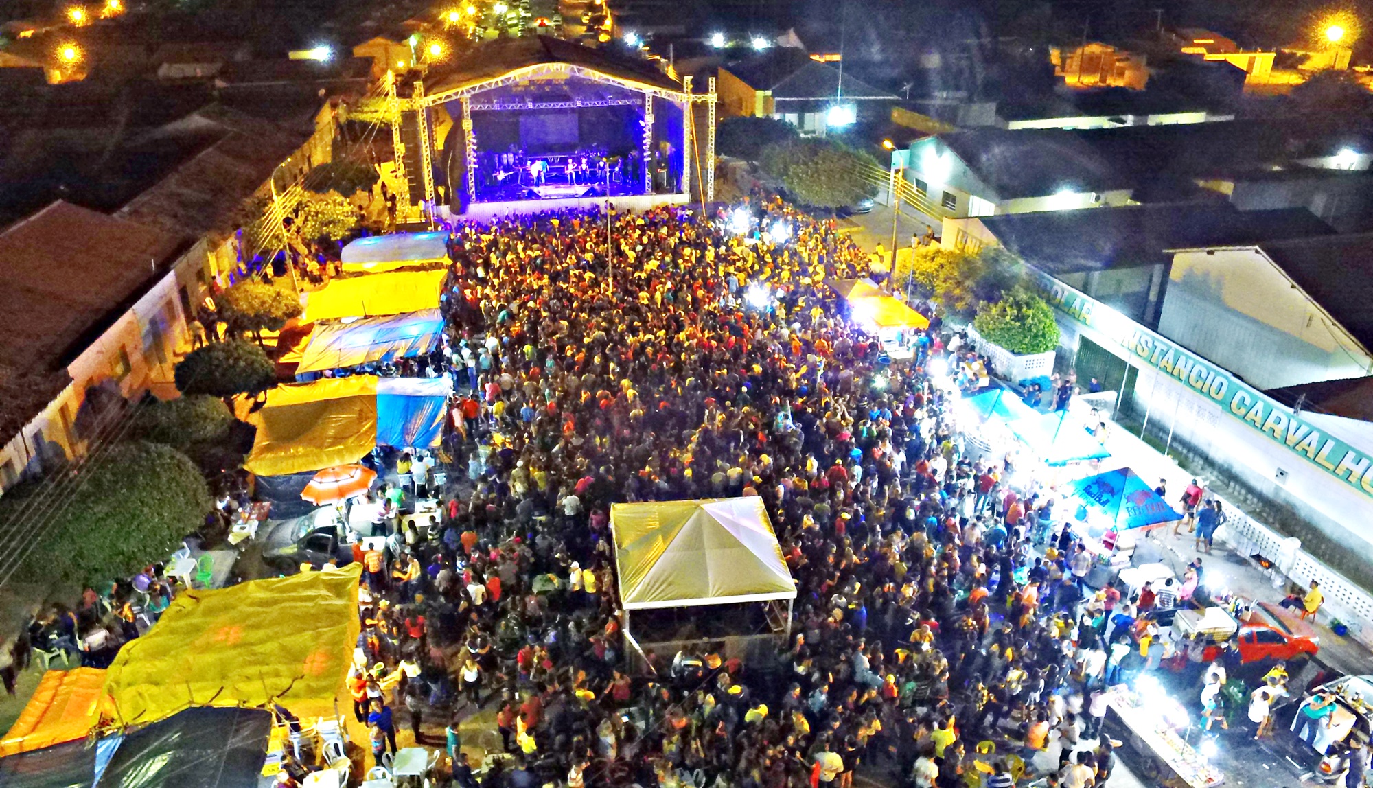 Prefeitos aprovam teto de R$ 350 mil para cachês de shows no Piauí