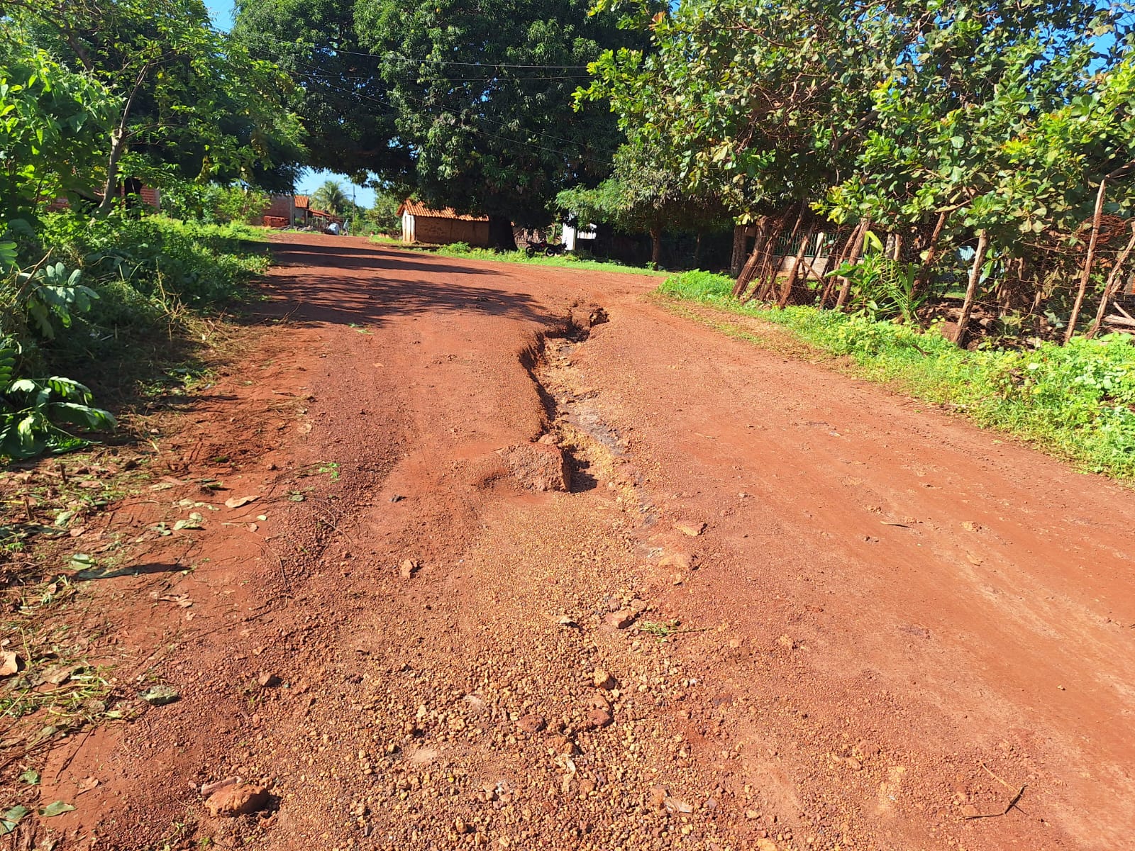 Alerta: Cratera em estrada entre Caraíbas II e Canta Galo oferece risco a condutores