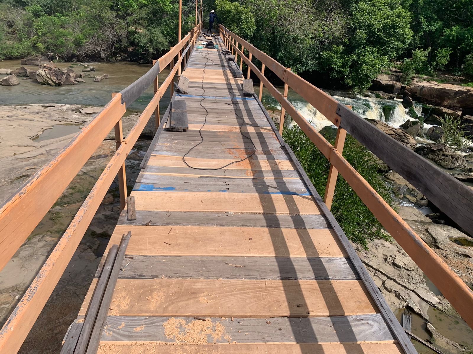 Passarela da Cachoeira do Urubu recebe manutenção em Batalha