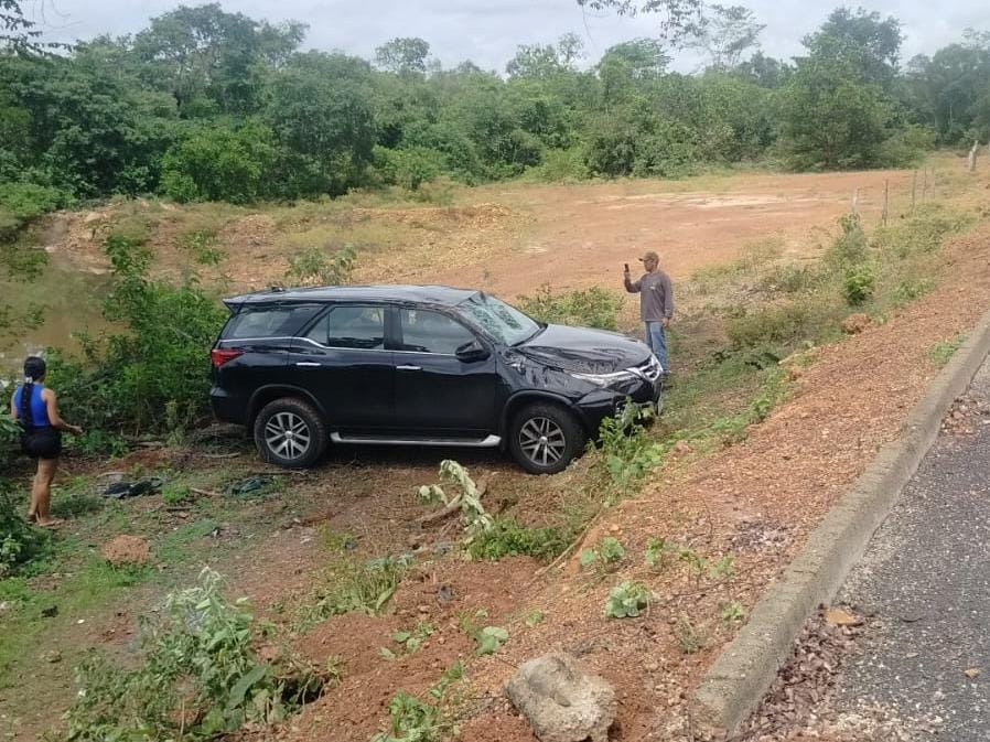 Identificado motorista que capotou carro na Estrada da Furna