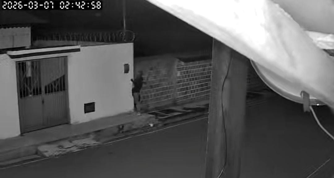 Câmera registra homem danificando medidor de energia em Batalha