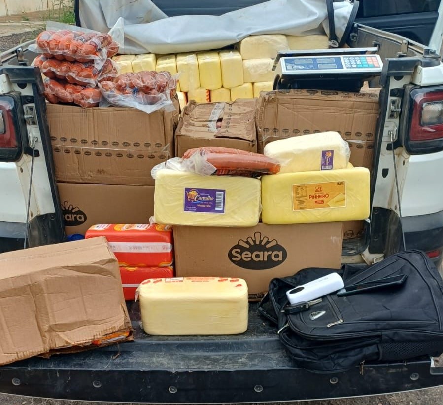 PRF apreende R$ 16 mil em alimentos em veículo roubado no Piauí