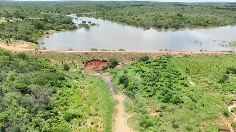 Cerca de 15 famílias deixam área por risco em barragem no Piauí
