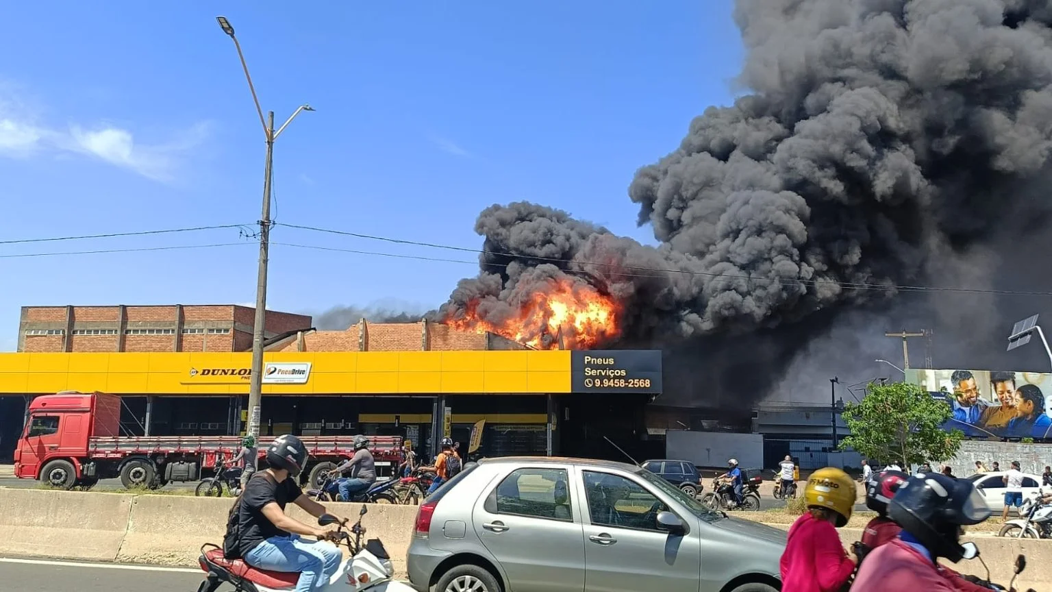 Ex-funcionário é preso por incêndio em loja de pneus em Teresina