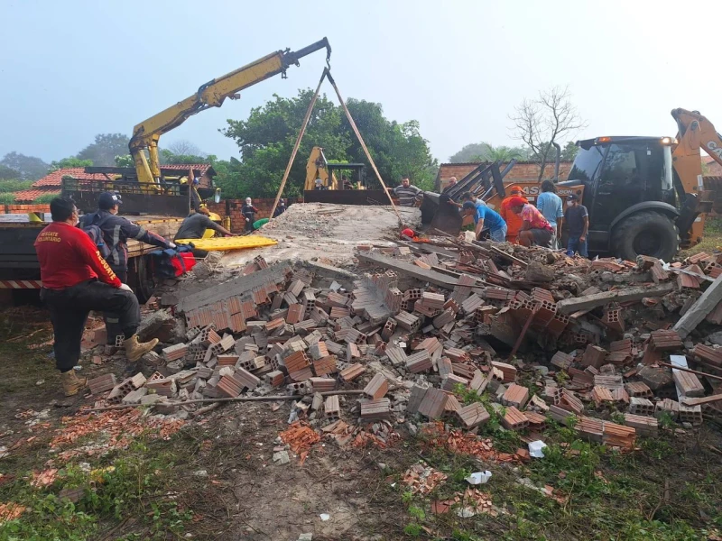 Desabamento de sobrado mata mulher grávida e dois filhos em Barras