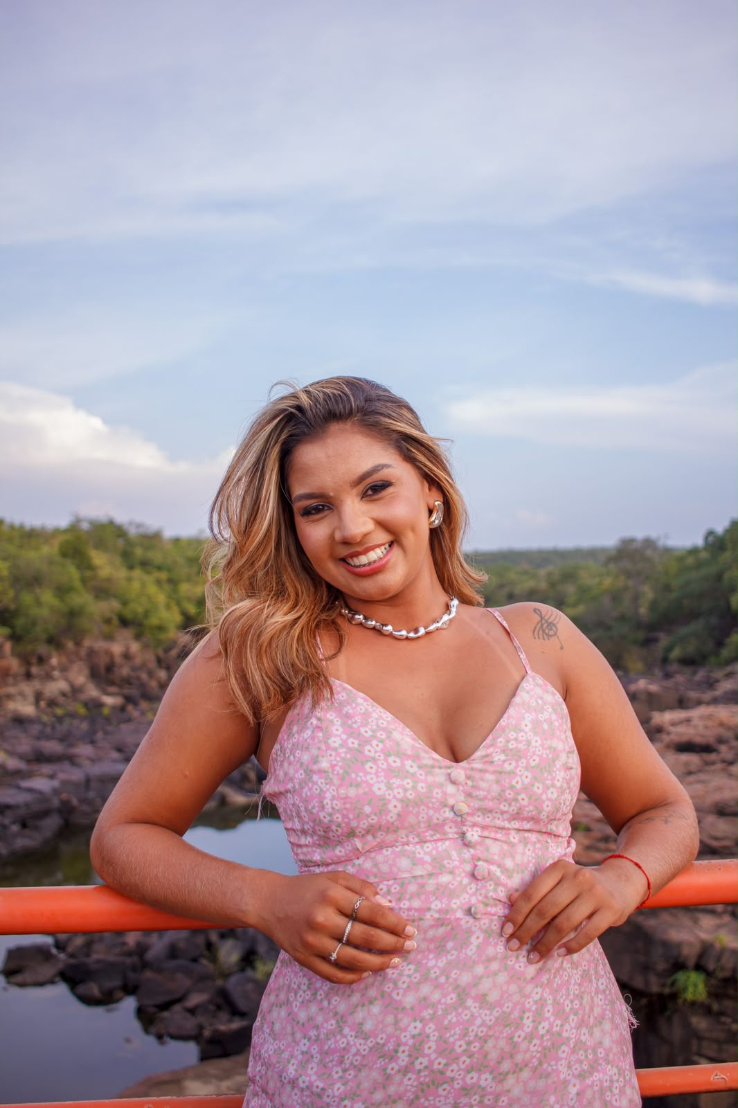 Do salão às redes: como Larissa Sousa transformou um “Oi, flores” em identidade