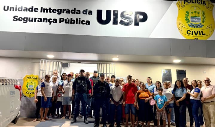 Alunos da EJA de Caraíbas II visitam unidade policial em Batalha