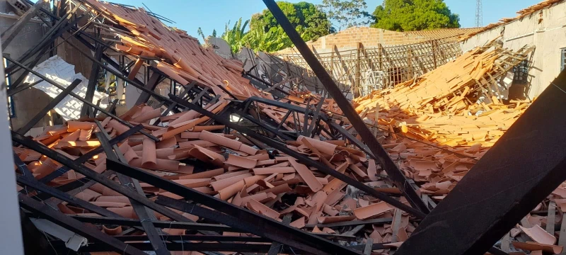 Teto de refeitório de escola desaba em Porto Alegre do Piauí